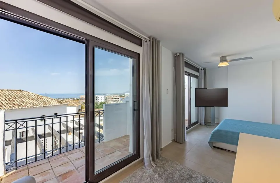 Apartament z tarasem w Marbelli — zdjęcie