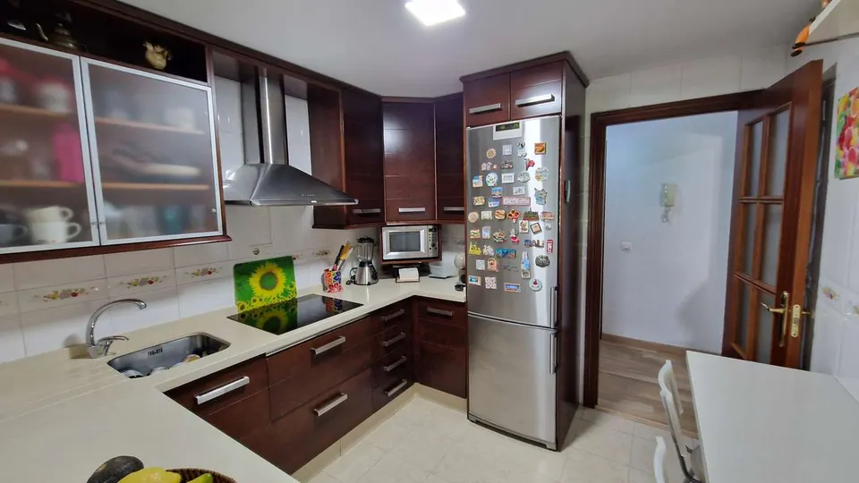 Apartament z garażem w Esteponie — zdjęcie