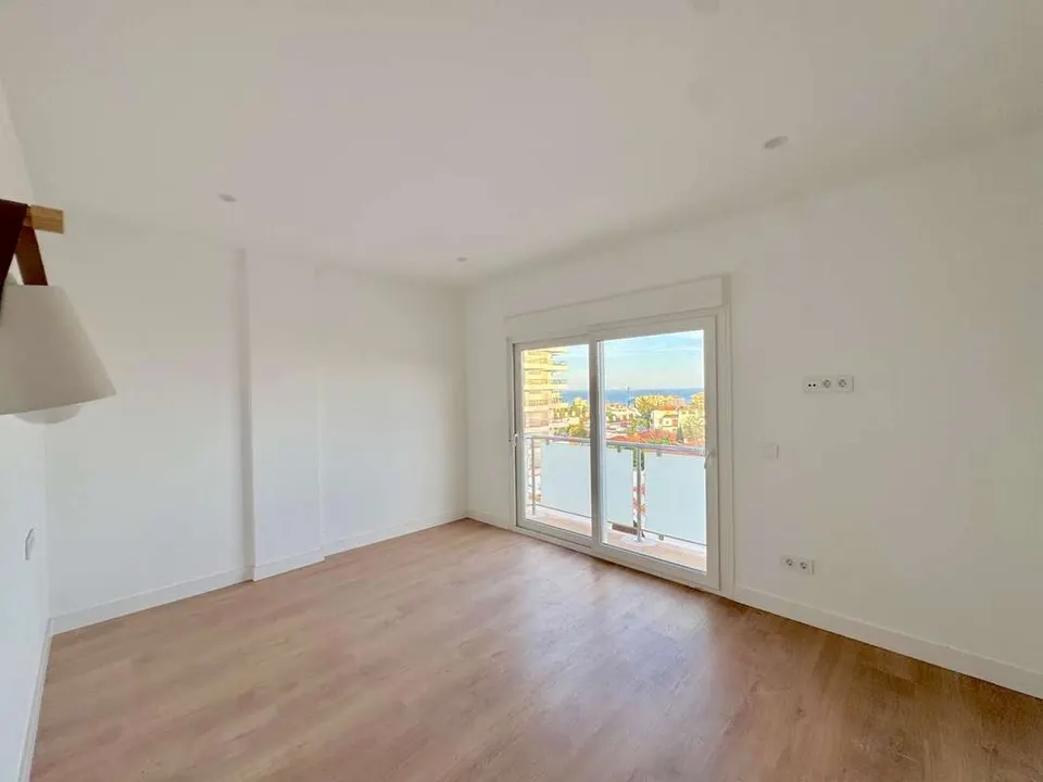 Apartament dwupoziomowy w Torremolinos — zdjęcie 4 z 16