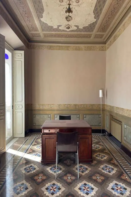 Apartament z widokiem na plac w Maladze — zdjęcie