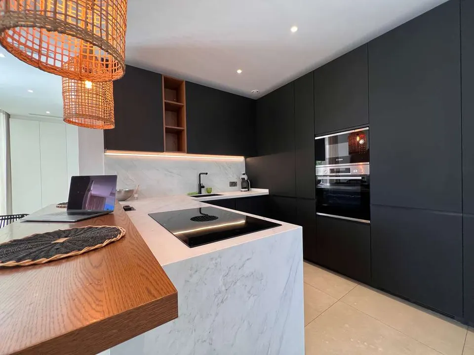 Willa z prywatnymi apartamentami w Esteponie — zdjęcie