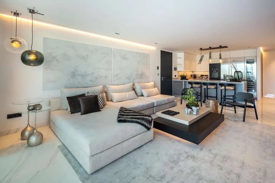 Apartament z widokiem na marinę w Marbelli — zdjęcie