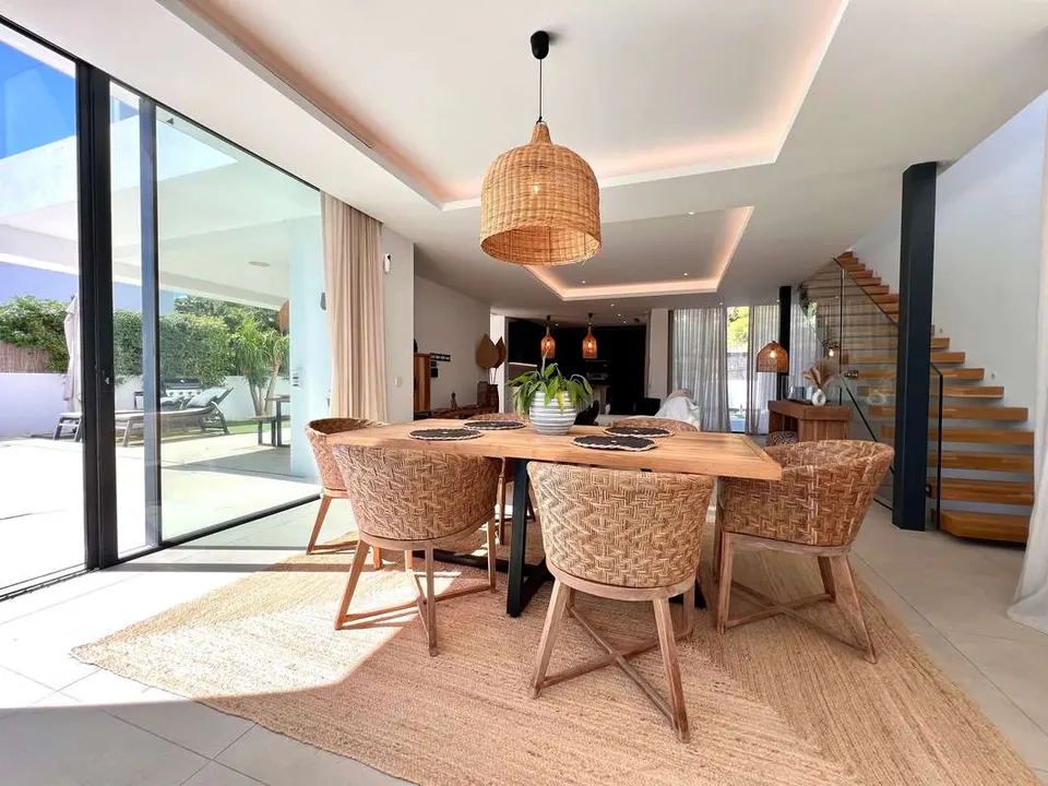 Willa z prywatnymi apartamentami w Esteponie — zdjęcie