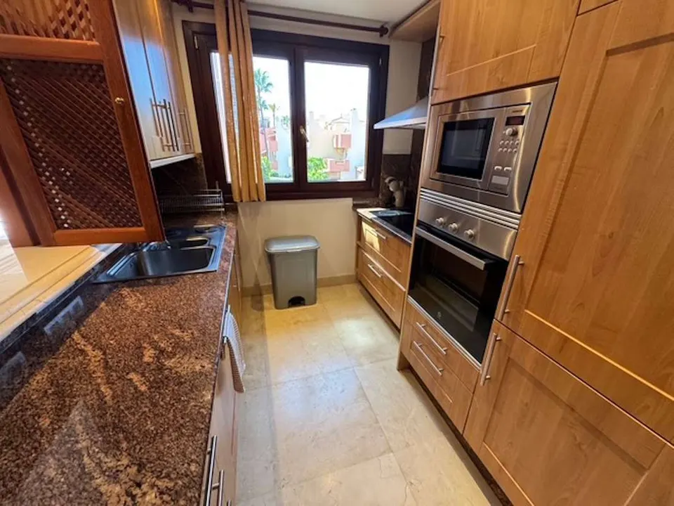 Apartament z widokiem na morze w Esteponie — zdjęcie