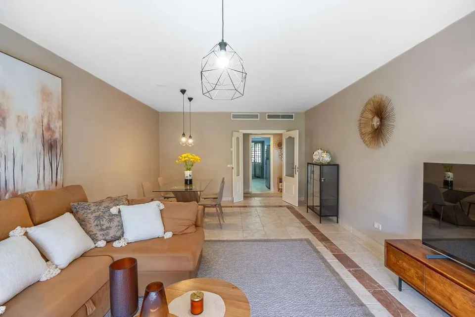 Apartament w zielonej urbanizacji w Esteponie — zdjęcie 6 z 16
