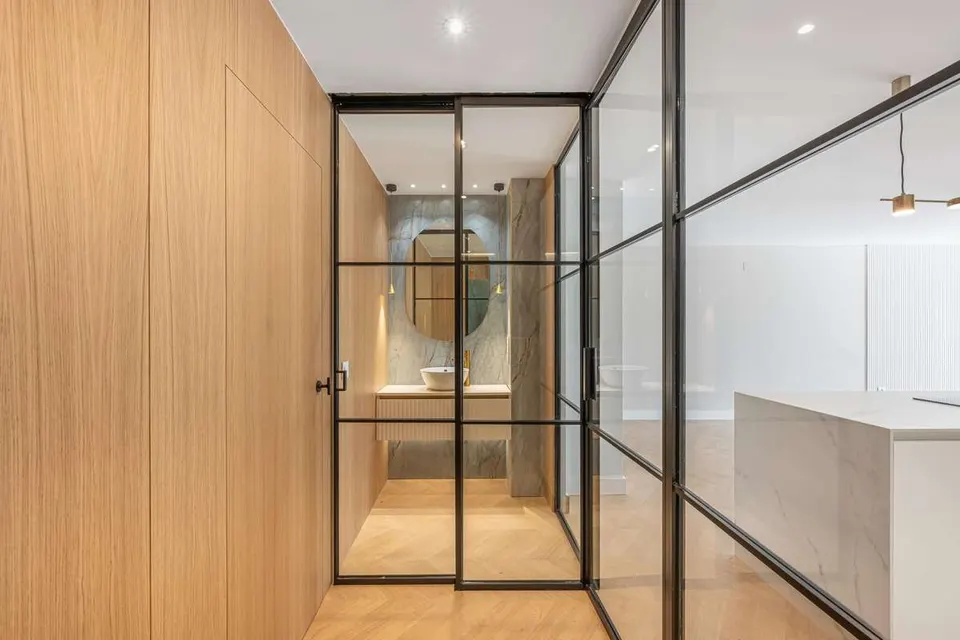 Apartament z nowoczesnym designem w Maladze — zdjęcie