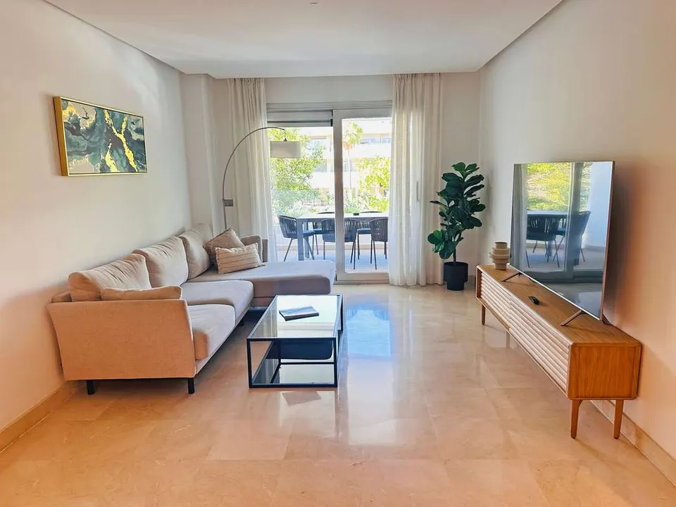 Apartament z tarasem w Marbelli — zdjęcie 3 z 16