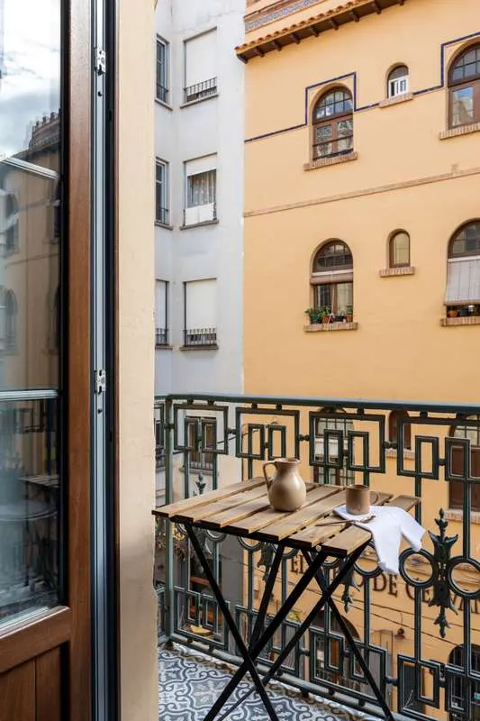 Apartament z odrestaurowanym charakterem w Maladze — zdjęcie 14 z 16