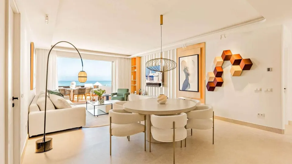 Penthouse przy plaży w Esteponie — zdjęcie