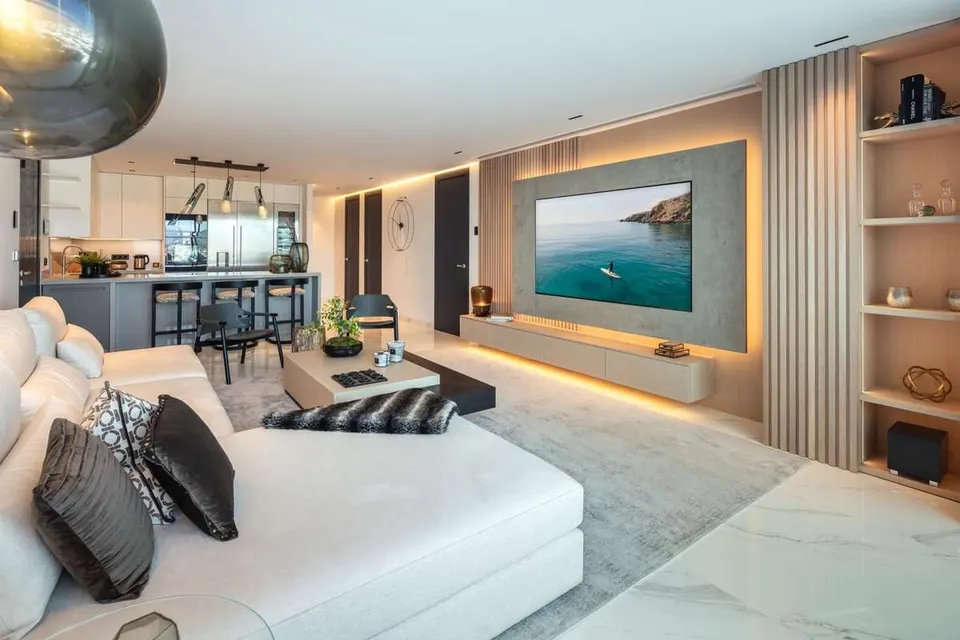 Apartament z widokiem na marinę w Marbelli — zdjęcie