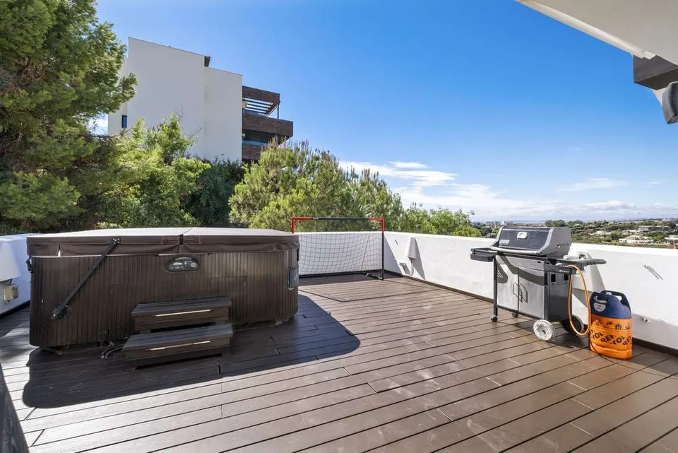 Penthouse z jacuzzi w Benahavís — zdjęcie