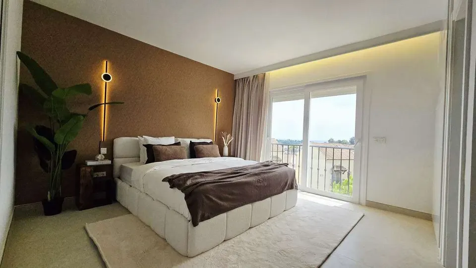 Penthouse dwupoziomowy z widokiem na morze w Marbelli — zdjęcie 15 z 16