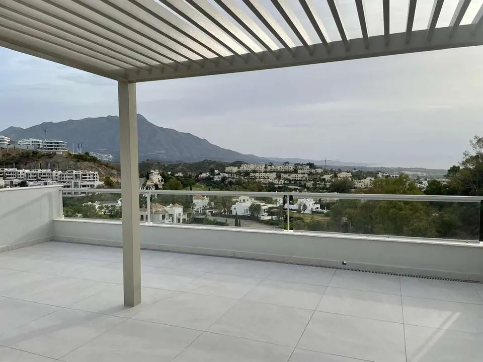 Penthouse z tarasem w Benahavís — zdjęcie