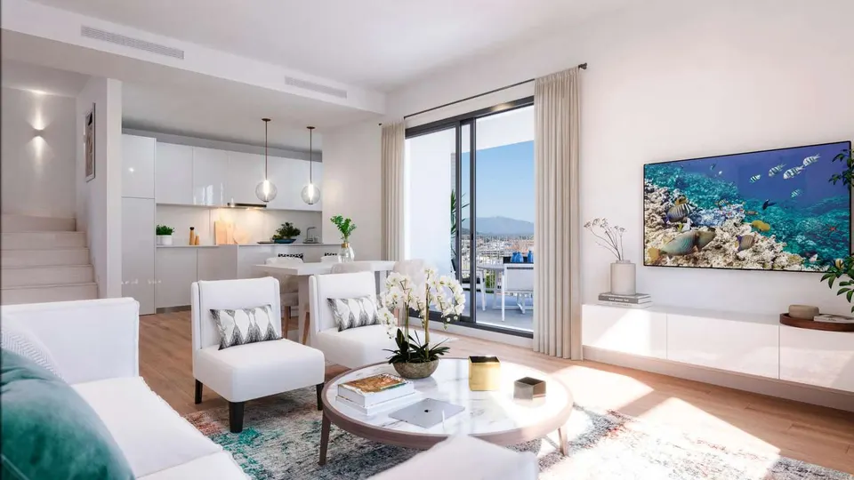 Penthouse z basenem w Esteponie — zdjęcie