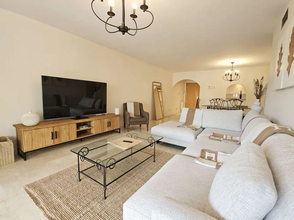 Apartament przy polu golfowym w Marbelli — zdjęcie