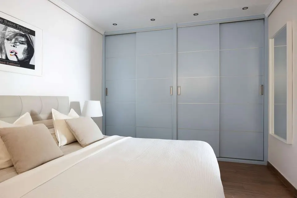 Penthouse z widokiem na marinę w Marbelli — zdjęcie