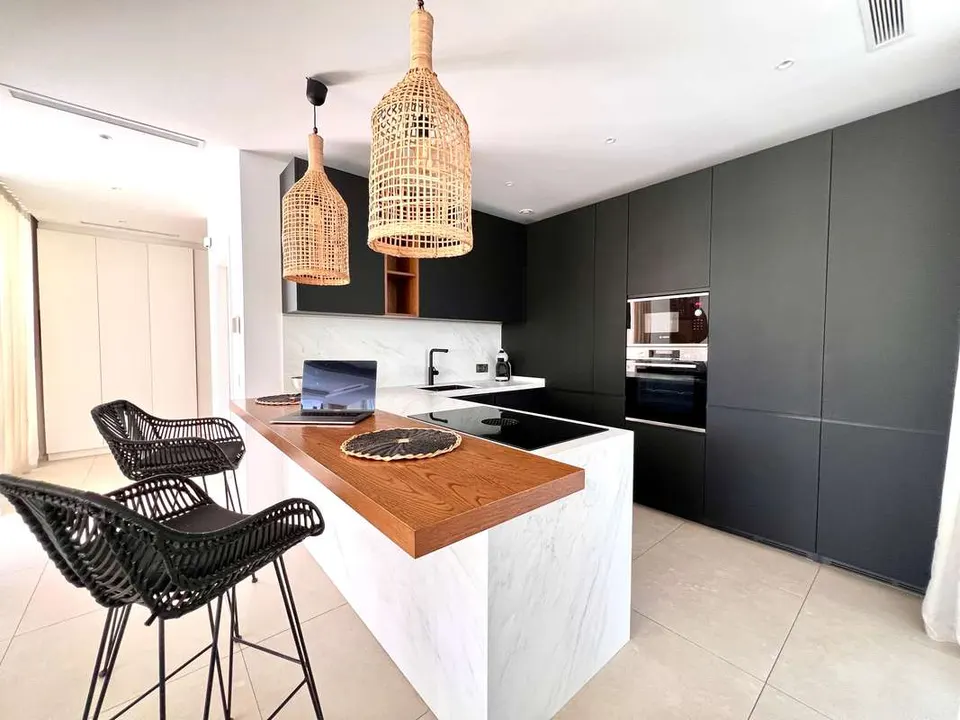 Willa z prywatnymi apartamentami w Esteponie — zdjęcie