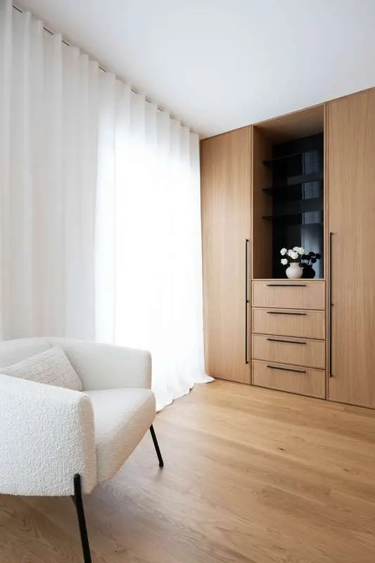 Dom szeregowy z designerskim wnętrzem w Esteponie — zdjęcie 14 z 16