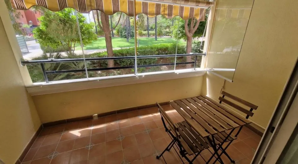 Apartament z garażem w Esteponie — zdjęcie