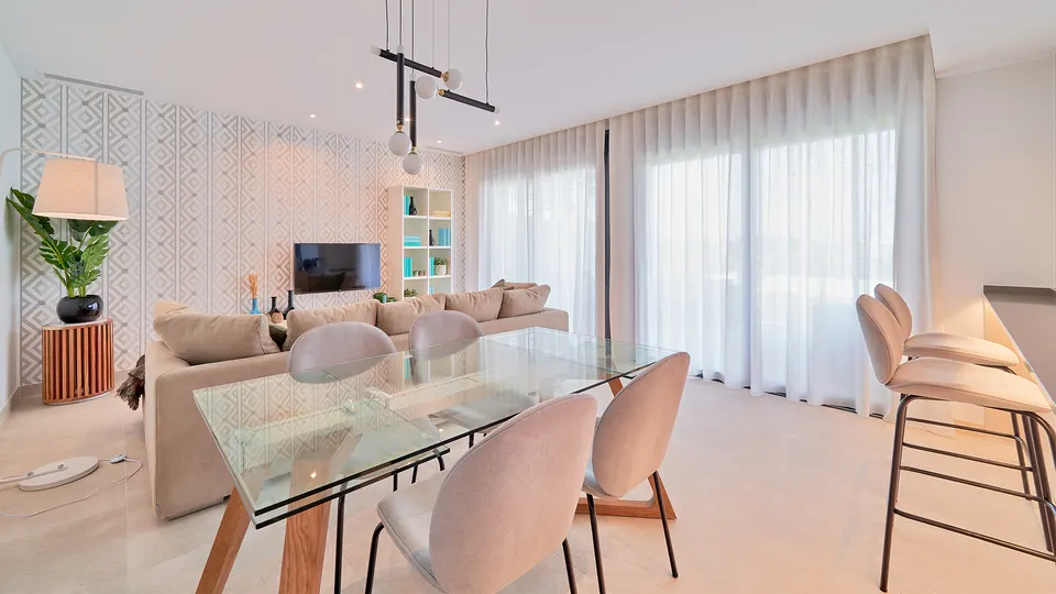 Apartamenty z prywatnym basenem w Esteponie — zdjęcie