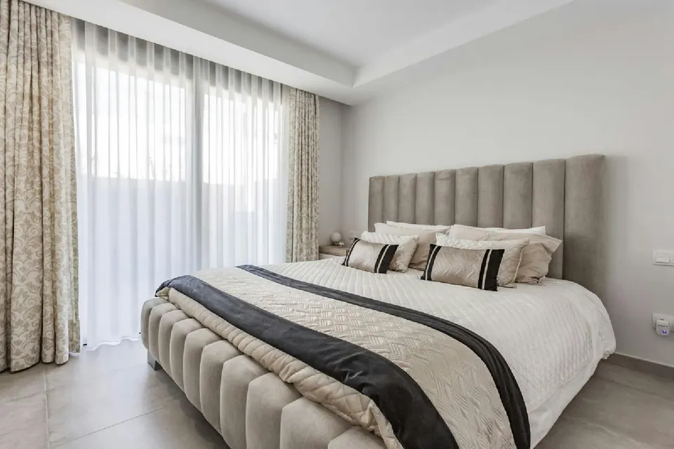 Apartament z ogrodem w Esteponie — zdjęcie
