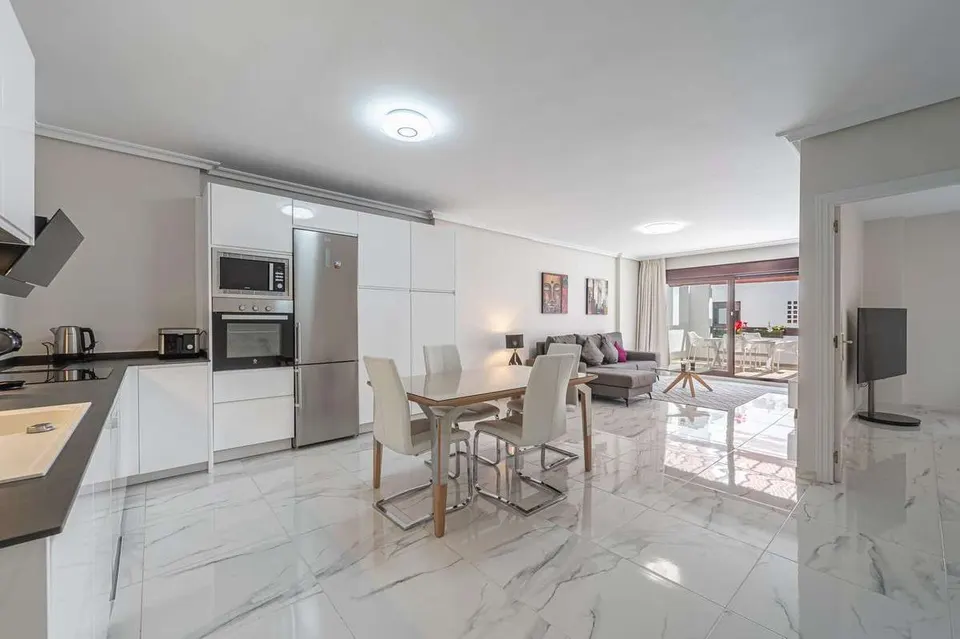 Apartament z tarasem w Marbelli — zdjęcie