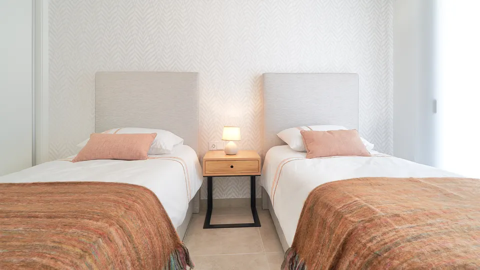 Apartamenty z prywatnym basenem w Esteponie — zdjęcie