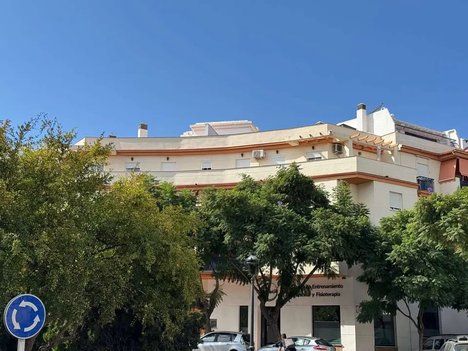 Penthouse z tarasem w Esteponie — zdjęcie