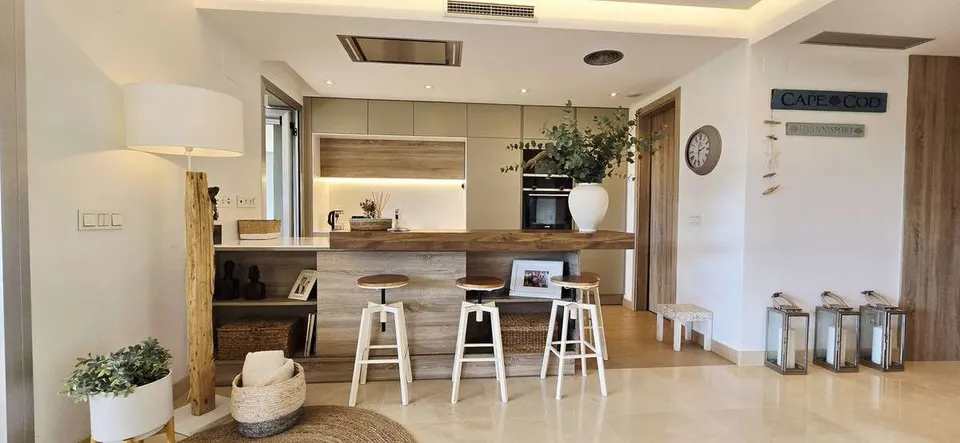 Apartament z ogrodem w Benahavís — zdjęcie