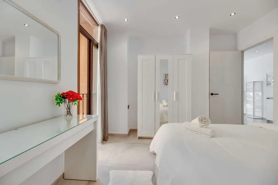 Apartament z widokiem na morze w Esteponie — zdjęcie