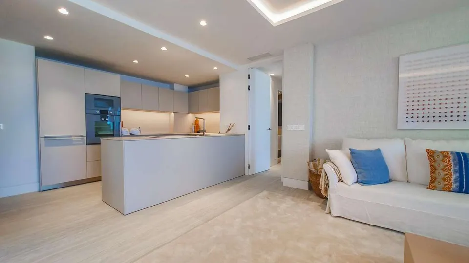 Apartament przy plaży w Esteponie — zdjęcie