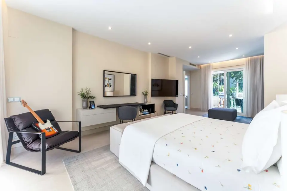Apartament z widokiem na morze w Esteponie — zdjęcie