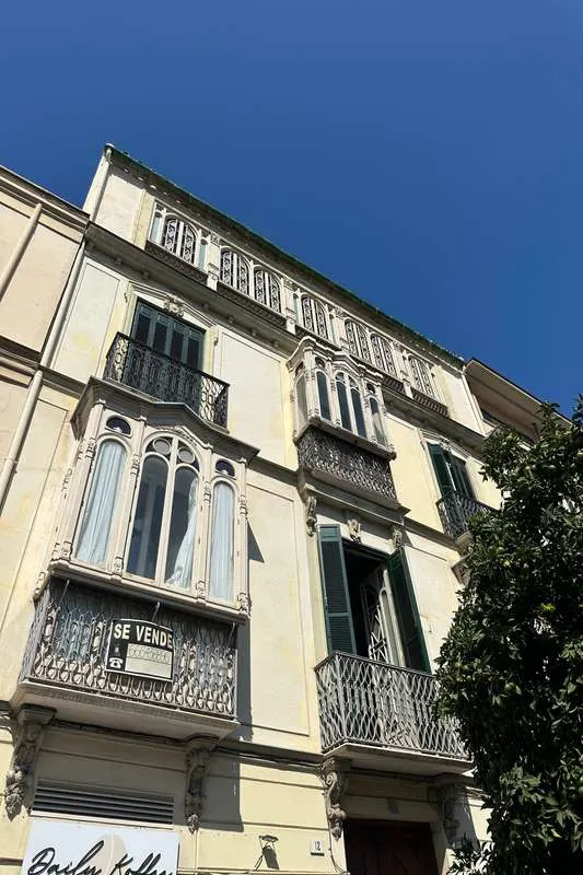 Apartament z widokiem na plac w Maladze — zdjęcie