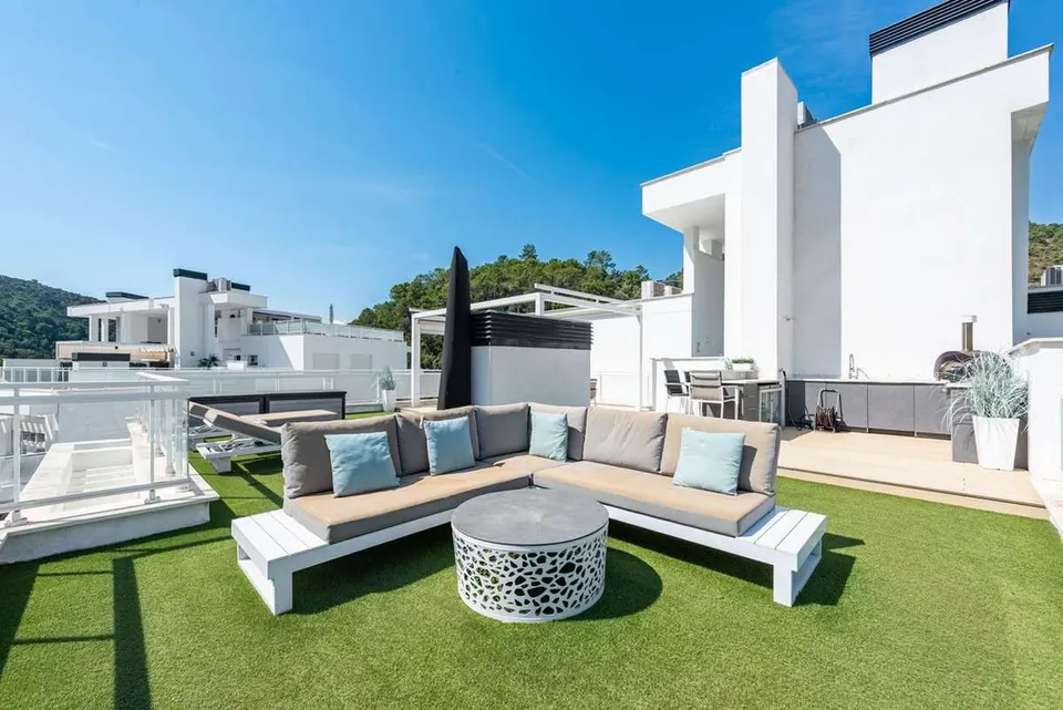 Penthouse z tarasem w Benahavís — zdjęcie