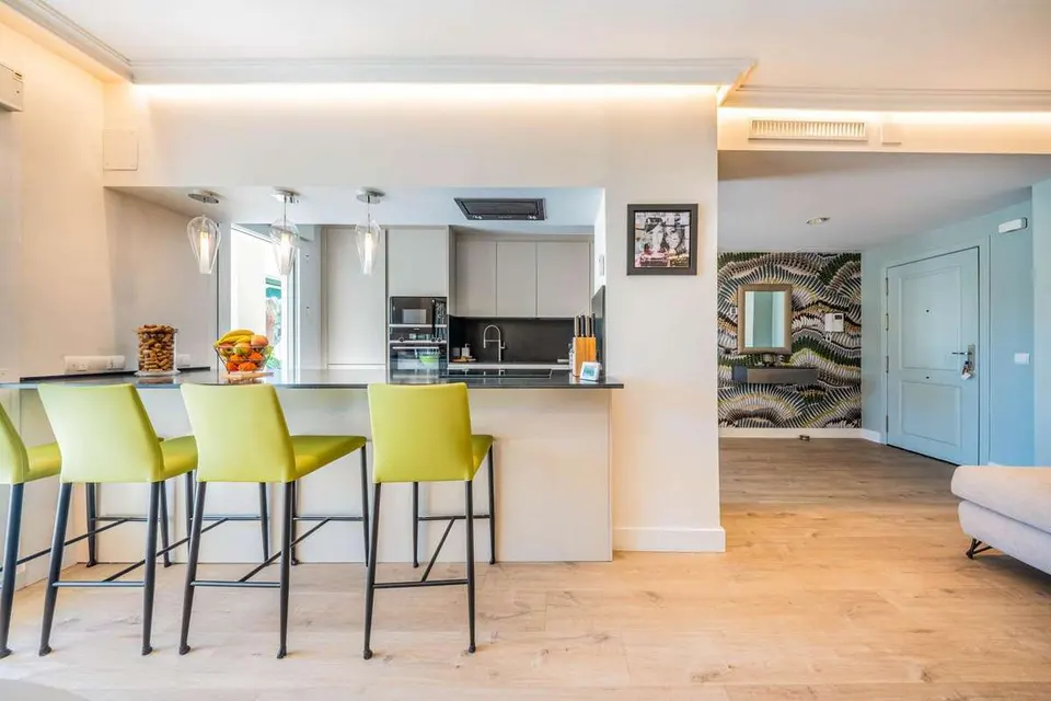 Apartament z tarasem w Marbelli — zdjęcie