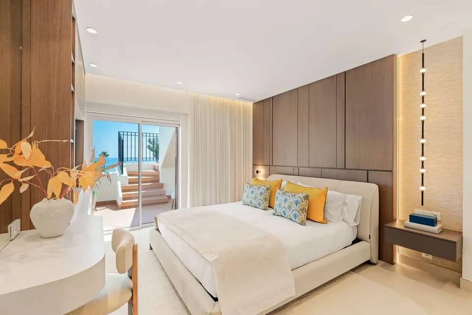 Penthouse przy plaży w Esteponie — zdjęcie