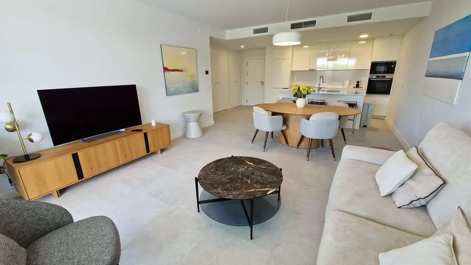 Apartament z basenem w Esteponie — zdjęcie
