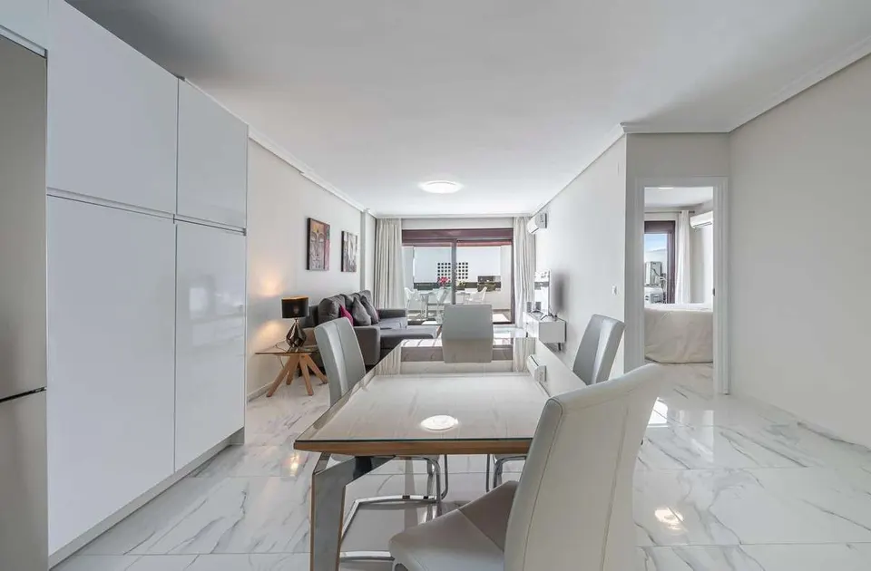 Apartament z tarasem w Marbelli — zdjęcie