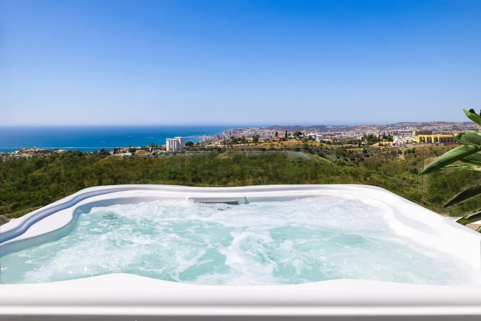 Apartamenty z widokiem na dolinę w Benalmádena Pueblo — zdjęcie