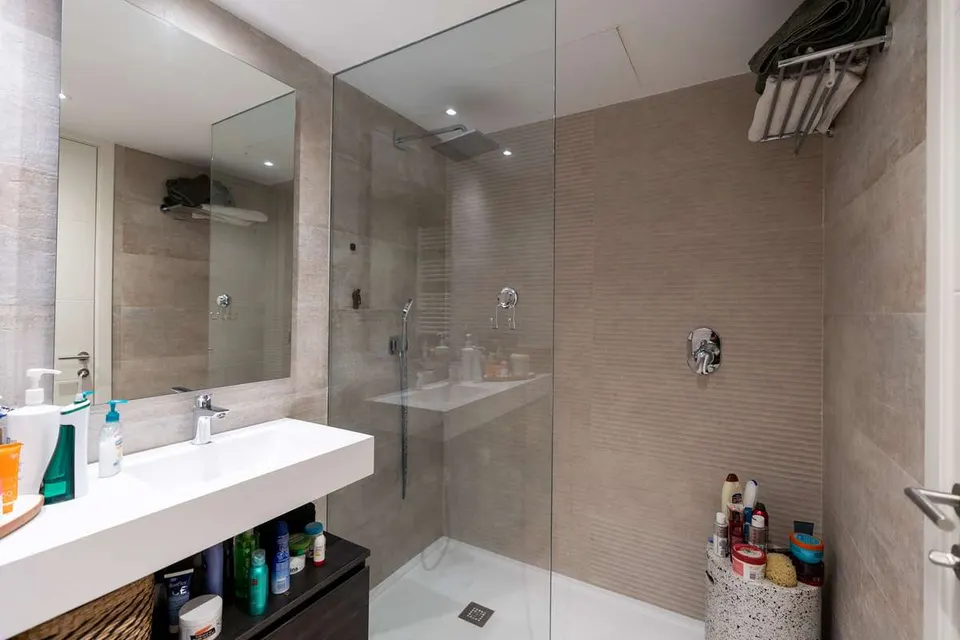 Apartament z ogrodem w Casares — zdjęcie