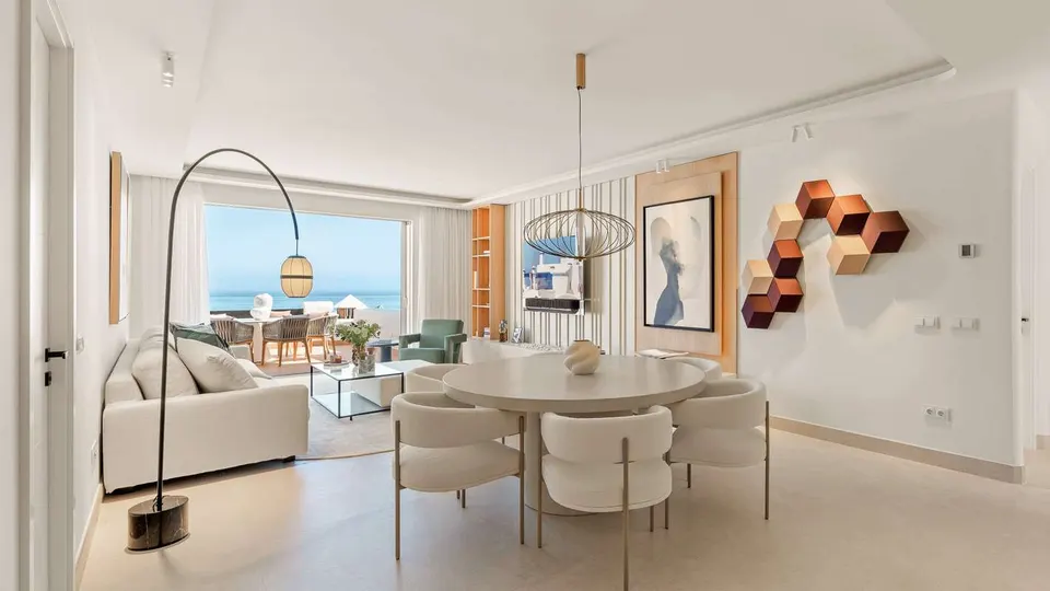 Penthouse przy plaży w Esteponie — zdjęcie