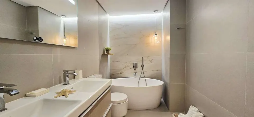Apartament z ogrodem w Benahavís — zdjęcie