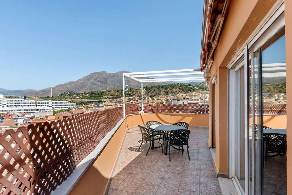 Penthouse z panoramicznym widokiem w Esteponie – zdjęcie 2 z 16