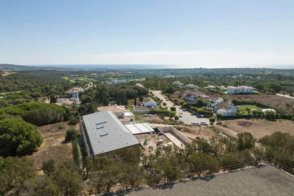 Willa z drewna w Sotogrande — zdjęcie