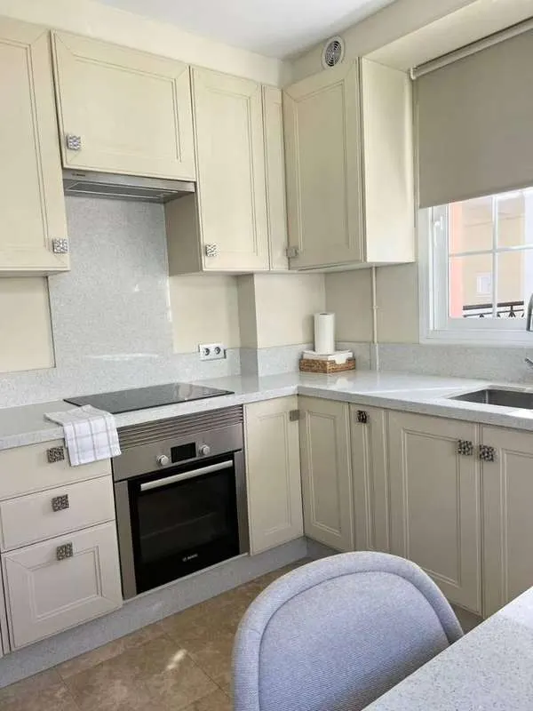 Apartament z kominkiem w Marbelli — zdjęcie
