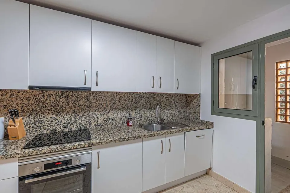 Apartament w zielonej urbanizacji w Esteponie — zdjęcie 12 z 16