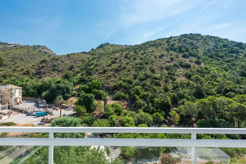Penthouse z tarasem w Benahavís — zdjęcie