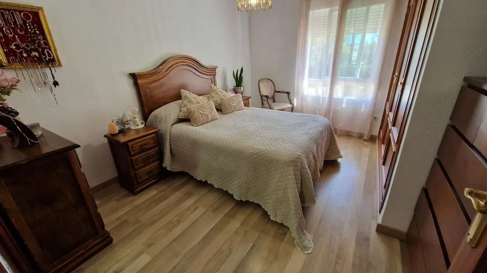 Apartament z garażem w Esteponie — zdjęcie