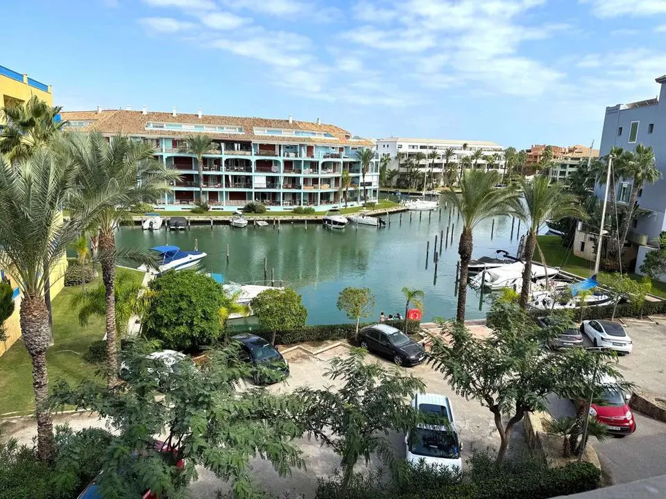 Apartament w porcie w Sotogrande — zdjęcie