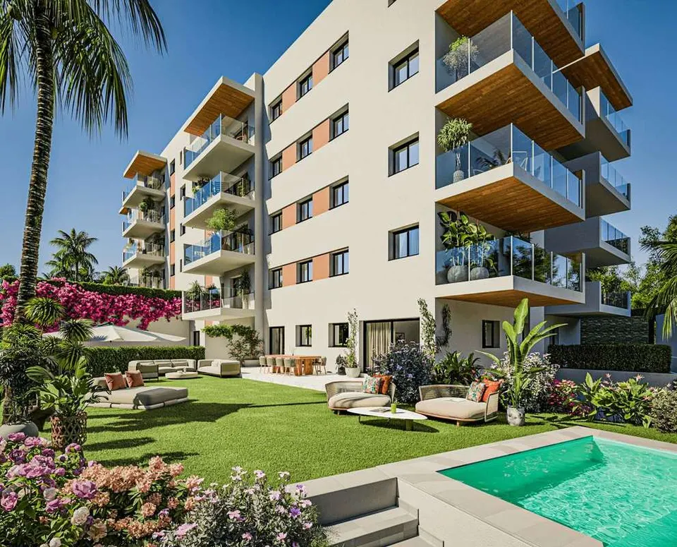 Apartament na parterze w centrum Estepony — zdjęcie